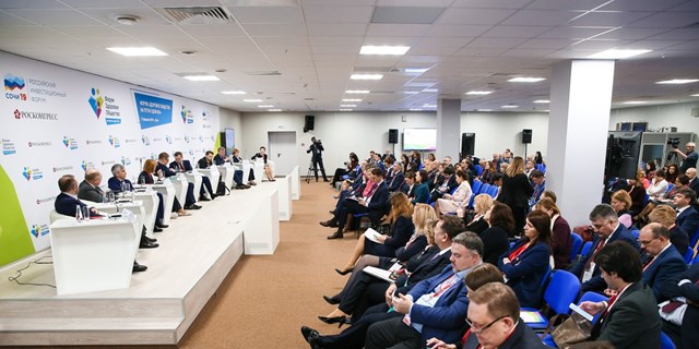 Сопредседатели Всероссийского союза пациентов приняли участие в Форуме «Здоровое общество. На пути к цели 80+» в Сочи
