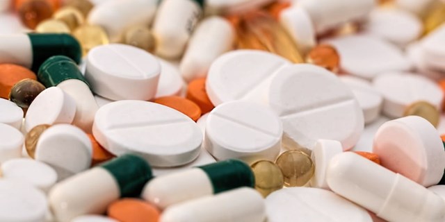 Аналитики оценили расходы государства на закупку лекарств в 2023 году. Почему разошлись подсчеты экспертов и Минздрава